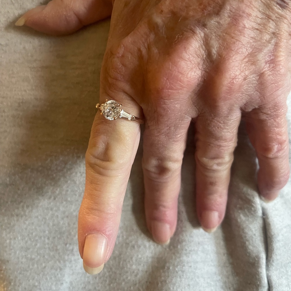 Beautiful 14k gold CZ ring!